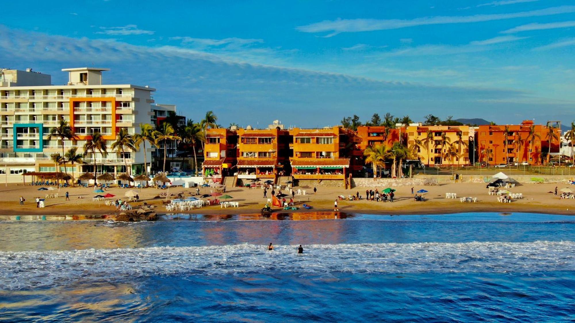 Playa Suites Mazatlan Exterior photo